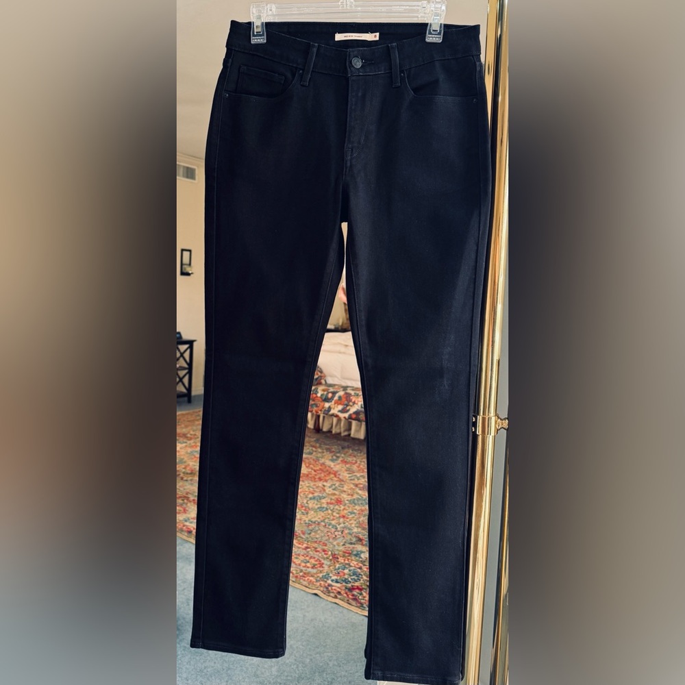 NWOT- Levi Black Jeans